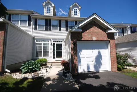 5 Schlottfeld Ln, Parlin, NJ 08859