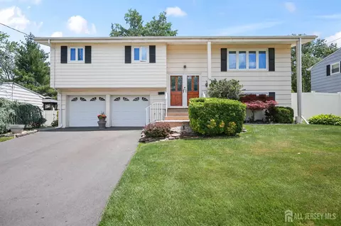 14 Heather Dr, Old Bridge, NJ 08857