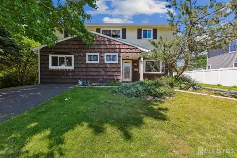 5 Lincroft Ave, Old Bridge, NJ 08857