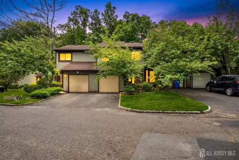 34 Laurie Ct, Matawan, NJ 07747