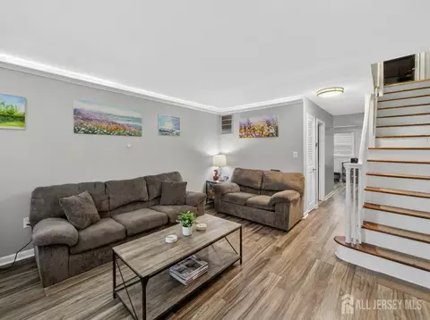 172 Roosevelt Ave #B, Carteret, NJ 07008