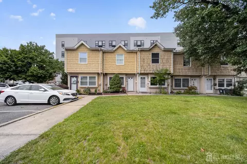 172 Roosevelt Ave #B, Carteret, NJ 07008