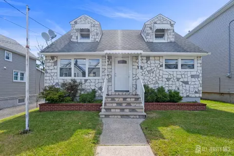 18 John St, Carteret, NJ 07008