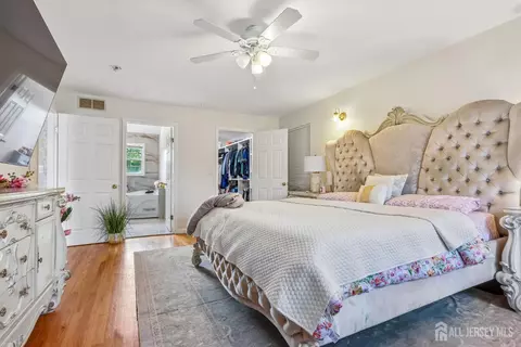 Bedroom - 489 Plainfield Rd, Edison, NJ 08820 photo 8 of 10