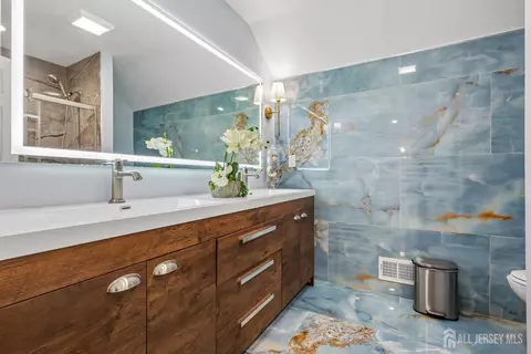 Bath - 489 Plainfield Rd, Edison, NJ 08820 photo 2 of 7