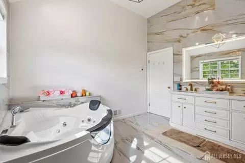Bath - 489 Plainfield Rd, Edison, NJ 08820 photo 5 of 7