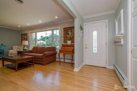 108 Howard Ave, Middlesex, NJ 08846