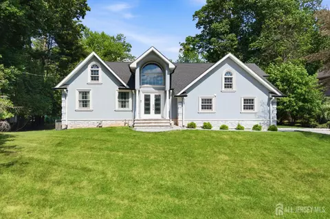 6 Whitewood Rd, Edison, NJ 08820