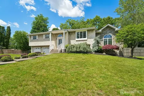 18 Mary Ellen Dr, Edison, NJ 08820
