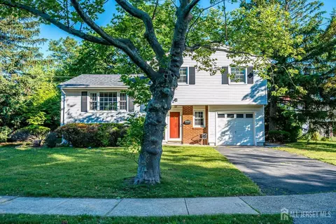 31 Rieder Rd, Edison, NJ 08817