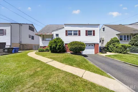27 Concannon Dr, Fords, NJ 08863