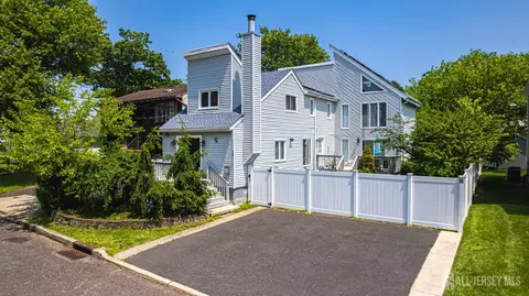 76 Woodland Dr, Keyport, NJ 07735