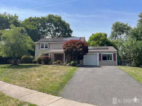 16 Neptune Ct, Somerset, NJ 08873