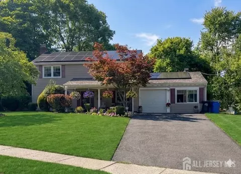 16 Neptune Ct, Somerset, NJ 08873