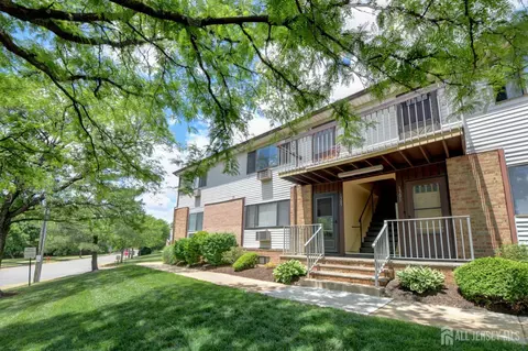 1303 Cricket Ln, Woodbridge, NJ 07095