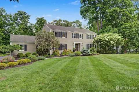 13 Mabro Dr, Denville, NJ 07834