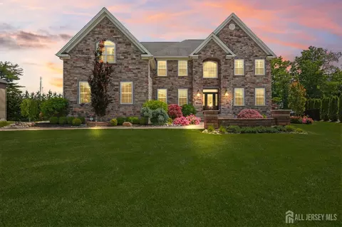 9 Gatarz Ct, East Brunswick, NJ 08816