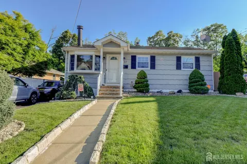57 E William St, Fords, NJ 08863