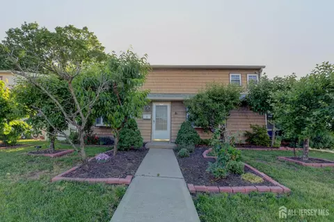 73 Daniel St, Carteret, NJ 07008