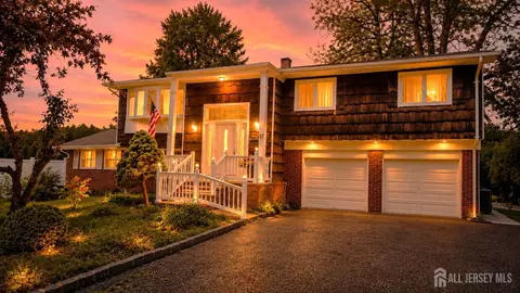 37 Valley Vale Dr, Old Bridge, NJ 08857