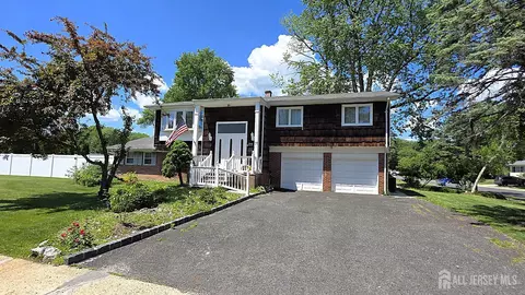 37 Valley Vale Dr, Old Bridge, NJ 08857