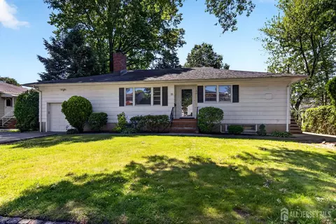 35 SE Nassau St, Clark, NJ 07066