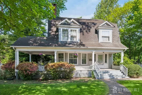 261 Beechwood Ave, Middlesex, NJ 08846