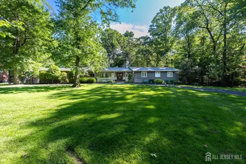 15 Heritage Ln, Scotch Plains, NJ 07076