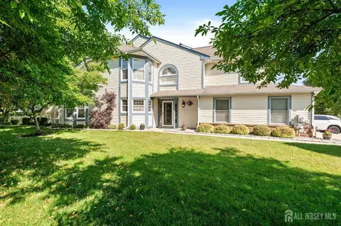 7 Endsleigh Pl, Robbinsville, NJ 08691