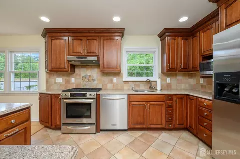 Kitchen - 31 Starlit Dr, Middlesex, NJ 08846 photo 3 of 3