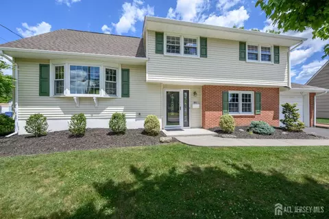 31 Starlit Dr, Middlesex, NJ 08846