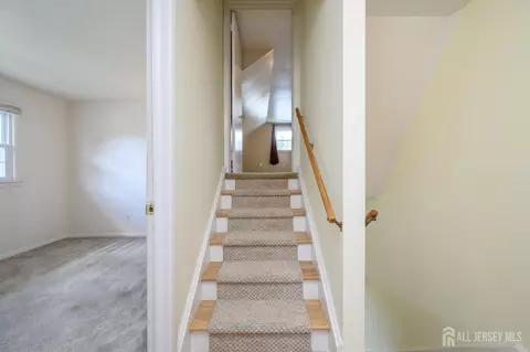 Entry Way - 31 Starlit Dr, Middlesex, NJ 08846 photo 4 of 4