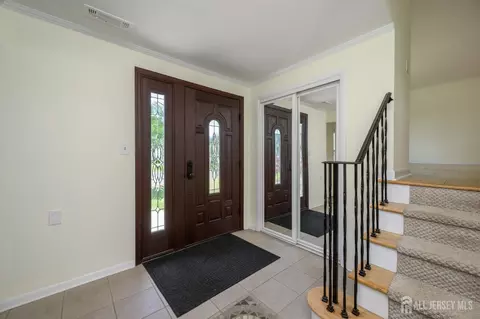 Entry Way - 31 Starlit Dr, Middlesex, NJ 08846 photo 2 of 4