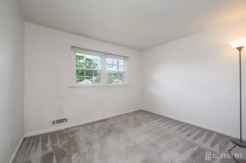 Bedroom - 31 Starlit Dr, Middlesex, NJ 08846 photo 1 of 8