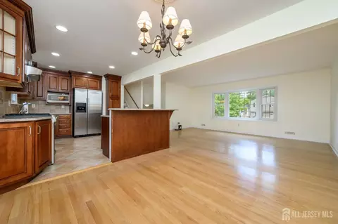 Living - 31 Starlit Dr, Middlesex, NJ 08846 photo 6 of 6