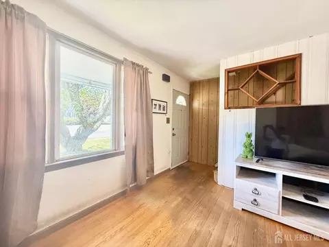 Entry Way - 105 Old Post Rd, Edison, NJ 08817 photo 1 of 2