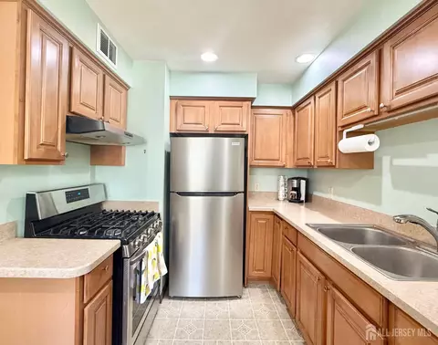 Kitchen - 105 Old Post Rd, Edison, NJ 08817 photo 1 of 5