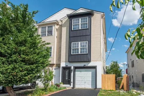 42 Roosevelt St #B, New Brunswick, NJ 08901