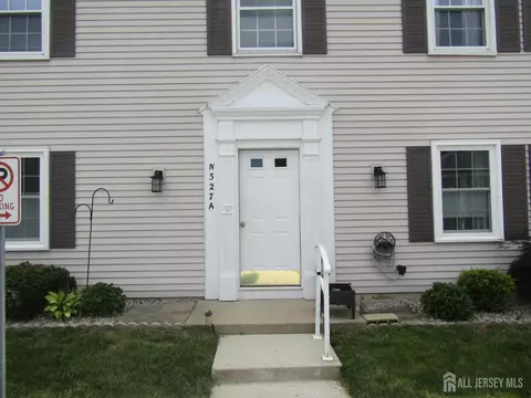 327 Nantuckett Ln #A, Monroe, NJ 08831