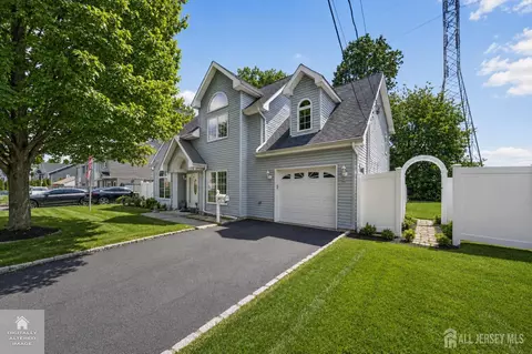 30 Rosewood Rd, Edison, NJ 08817