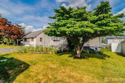 Exterior - 13 Meade St, Sewaren, NJ 07077 photo 2 of 10
