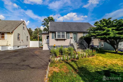 13 Meade St, Sewaren, NJ 07077
