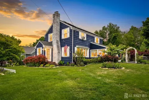 61 Laurel Ave, Kingston, NJ 08528