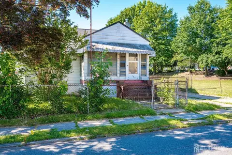109 2nd St, Woodbridge, NJ 07095