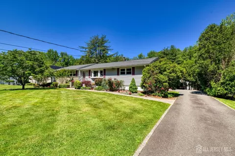 141 Fresh Ponds Rd, South Brunswick, NJ 08831
