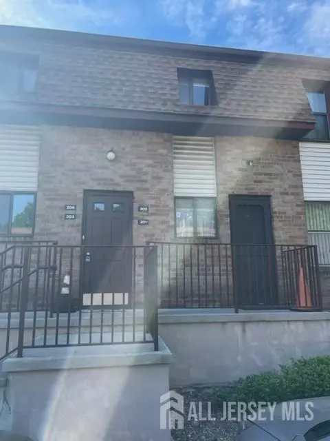 202 N Oaks Blvd N, North Brunswick, NJ 08902