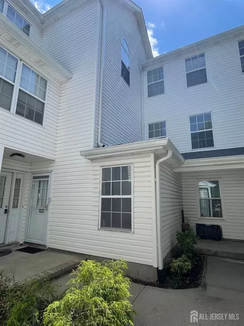 918 Plymouth Rd, North Brunswick, NJ 08902