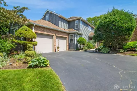 19 Fairway Blvd, Monroe, NJ 08831
