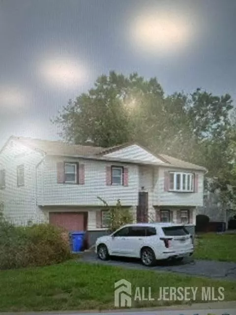 38 Clara Dr, Piscataway, NJ 08854