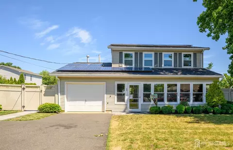 40 Pomona Blvd, Keyport, NJ 07735